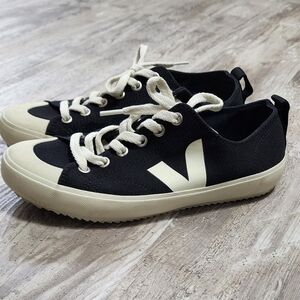 Veja Nova T4 A Canvas Low Top Black Shoes Women's Size 7